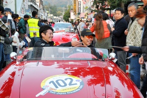 Entrants in ALFA ROMEO GIULIETTA get stamp at Karuizawaginza Mall