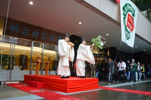 Praying for road safety before start