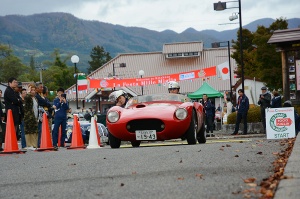 喜多の郷での結果公開形式のPC競技で、計測ラインを目視する STANGUELLINI 1100 SPORT BIALBERO