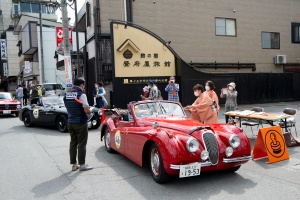 JAGUAR XK120 DROPHEAD COUPE receives stamp at Onogawa Onsen